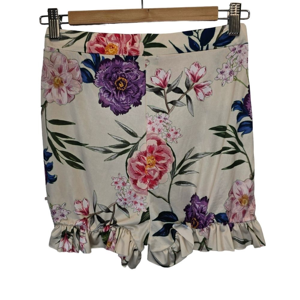 PrettyLittleThing Women's Silky Cream Floral Ruffle Hem Shorts Sz 4